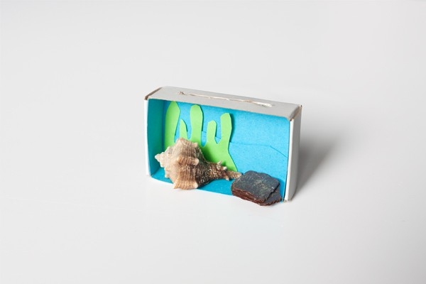 Mini-Aquarium - Zündholzschachtel mit Muscheln schmücken