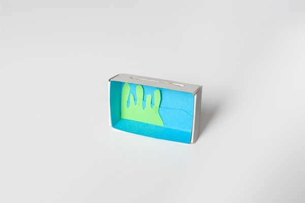 Mini-Aquarium - Zündholzschachtel mit farbigem Papier austatten