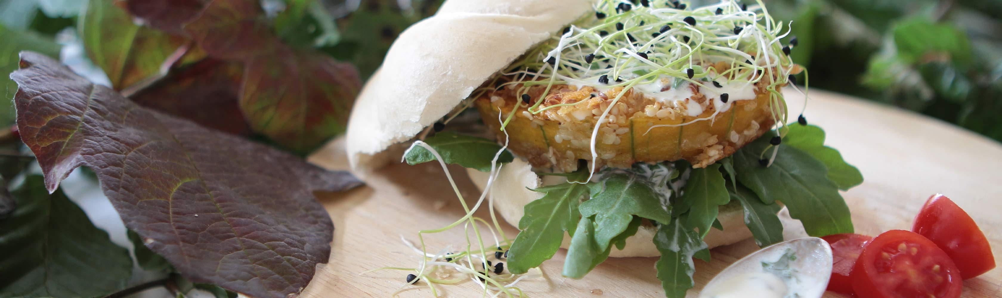 Conci-Creative - Selbst gemachter Kürbis-Burger mit Salat und Sprossen