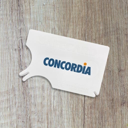 Schreibaby - Teeflasche aus Glas mit einem Holzdeckel und dem CONCORDIA-Logo eingraviert