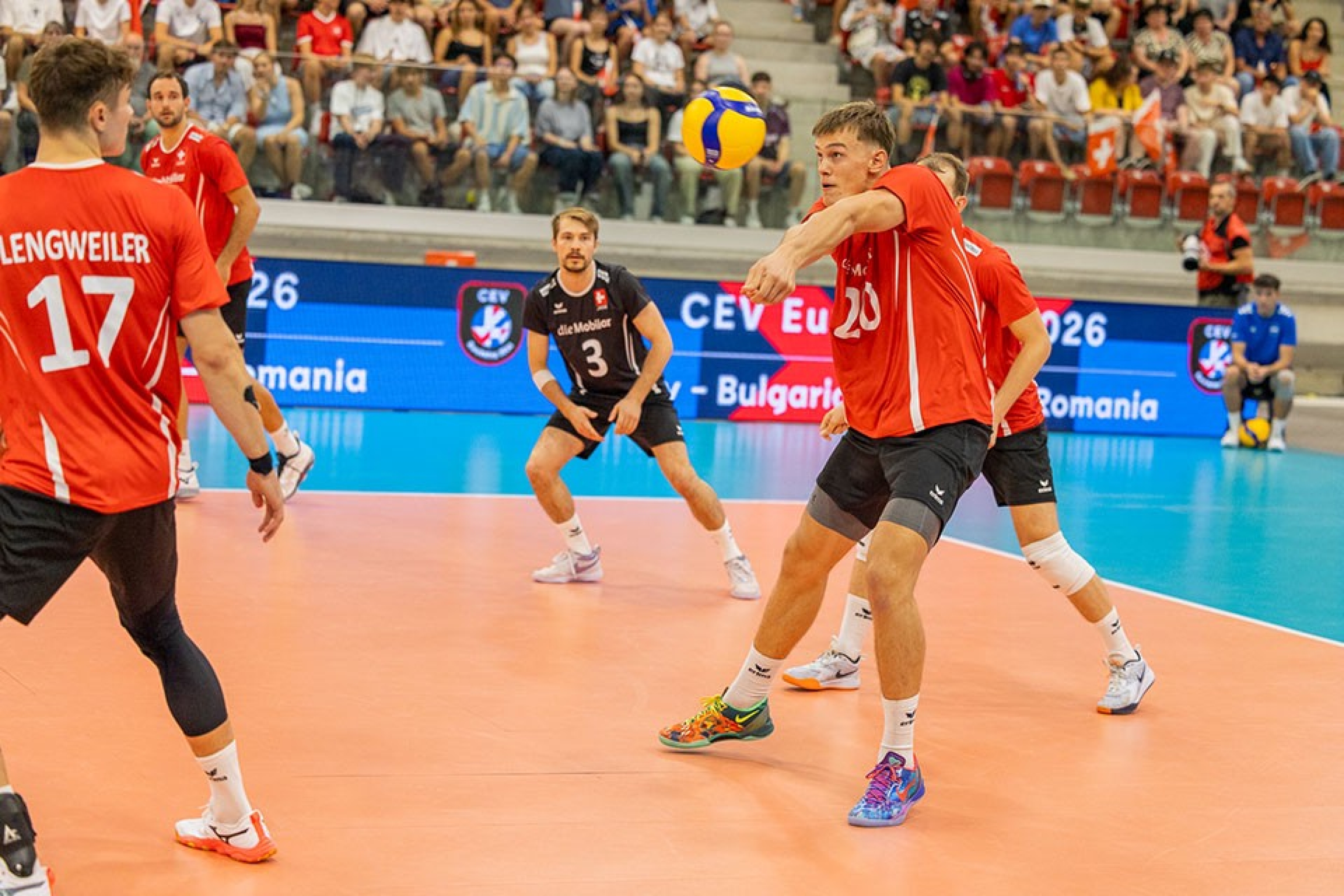 Volleyballer Lars Migge im Spiel mit der Schweizer Nationalmannschaft