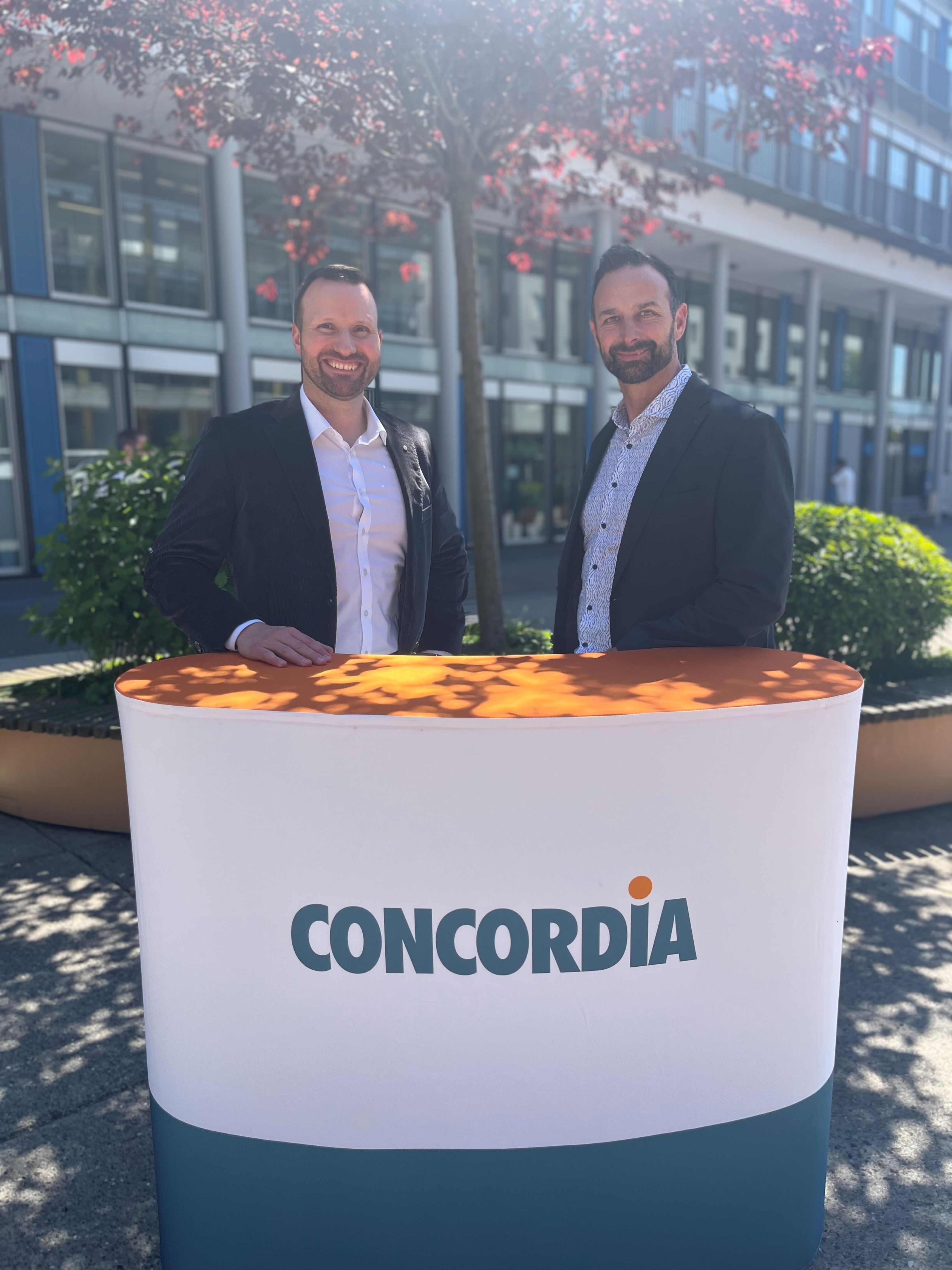 Marco Fellmann und Matthias Niklaus zusammen an einer Standaktion von der CONCORDIA