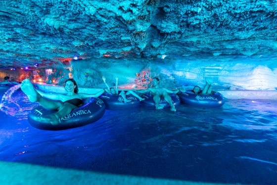 Europa-Park – Wasserwelt Rulantica mit Wasserrutschen mit Schwimmring