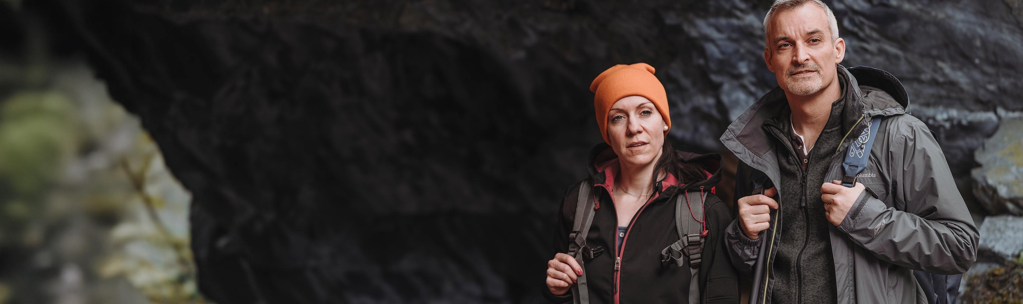 Saeule 3a – wanderndes Paar als Symbol für vorausschauende Altersvorsorge