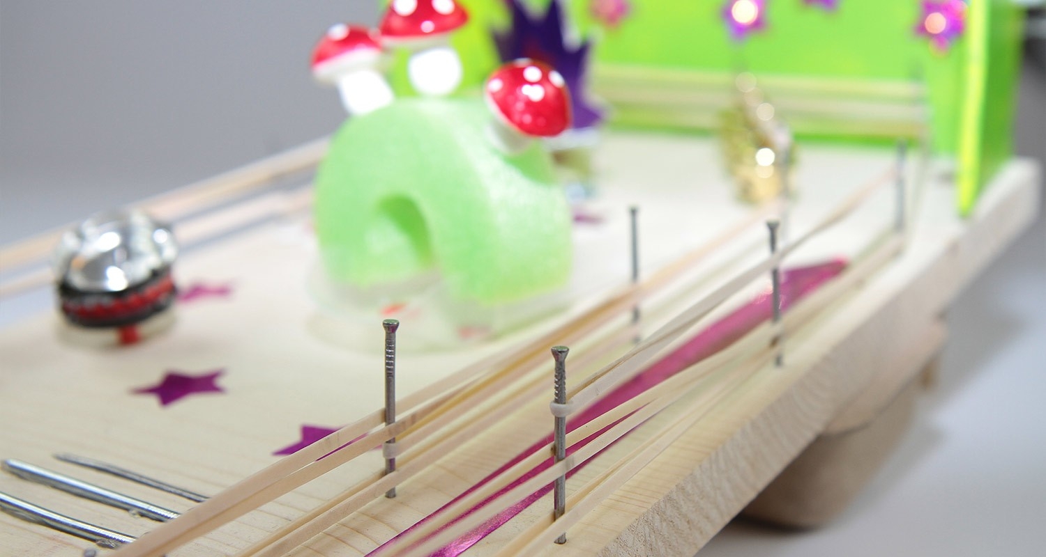 Conci-Creative - Les clous permettent de fixer les élastiques du flipper 