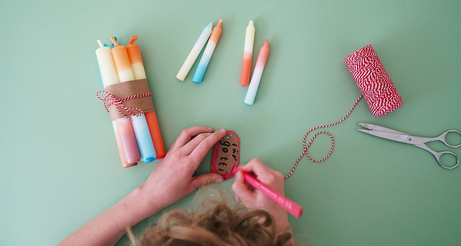 Conci-Creative - Les bougies colorées finies sont emballées 