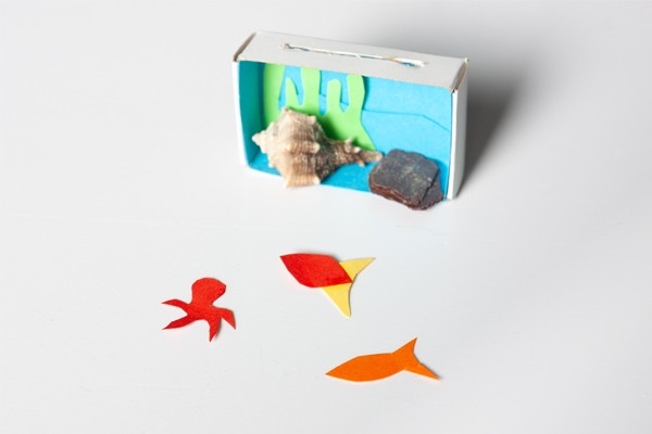Mini-Aquarium - Fische aus farbigem Papier ausschneiden