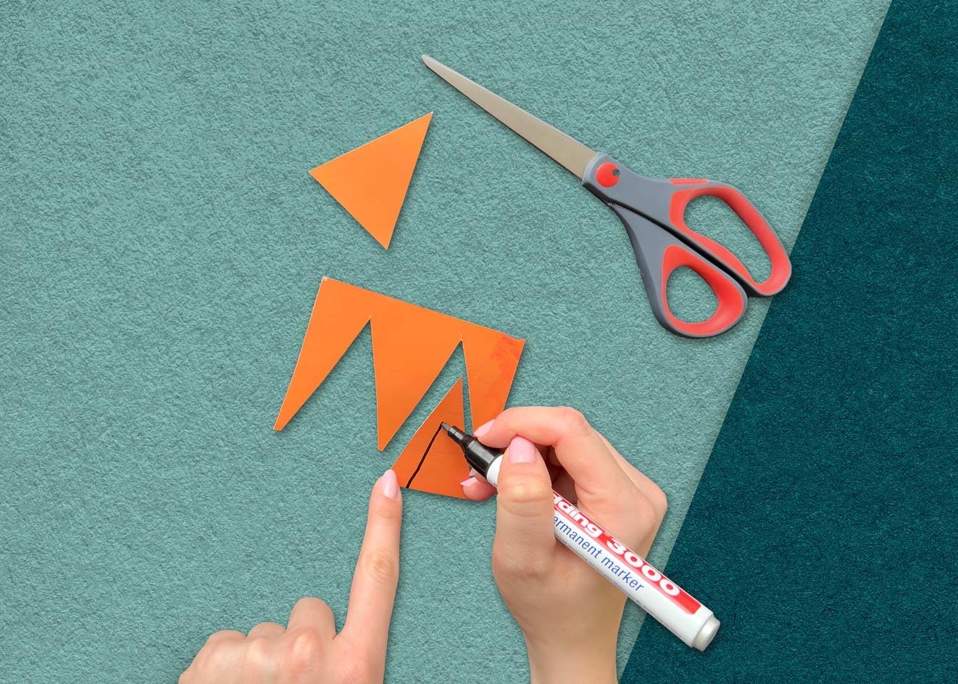 Tiermasken – orange Dreiecke ausgeschnitten und angemalt