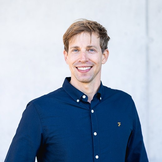 Avez-vous des questions sur le fitness et l'activité physique? Benedikt Nann, titulaire d’un MSc en sport et d’un MA en sciences humaines, management et droit du sport, y répond volontiers. 
