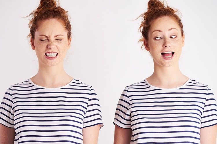 Une jeune femme exprime quatre émotions à travers des images individuelles