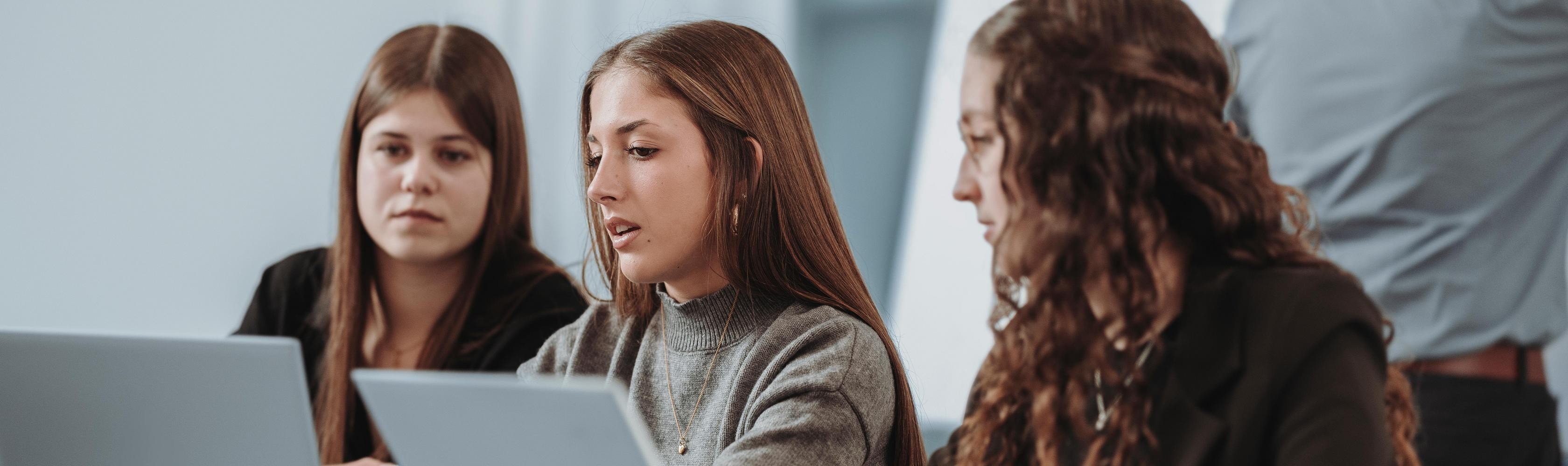 Ton apprentissage d'employé(e) de commerce CFC dans le secteur de l'assurance maladie et sociale