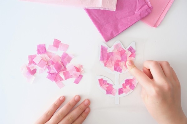 Suncatcher – mit Seidenpapierstücke bekleben