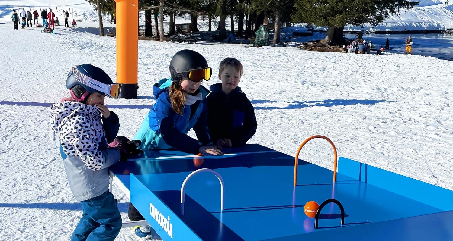 Kinder spielen das CONCORDIA-Spiel
