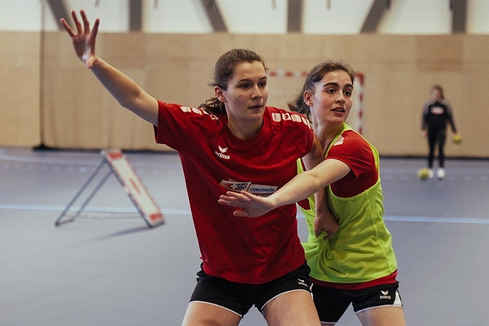 Die CONCORDIA Handball-Akademie ist die neue Geburtsstätte von Talenten im Schweizer Frauen Handball. Im neuen «OYM» (On your Marks) Kompetenzzentrum erhalten die talentiertesten Spielerinnen im Alter von 14 bis 20 Jahren unter professionellen Bedingungen das Rüstzeug für einen erfolgreichen Anschluss an die Spitze.