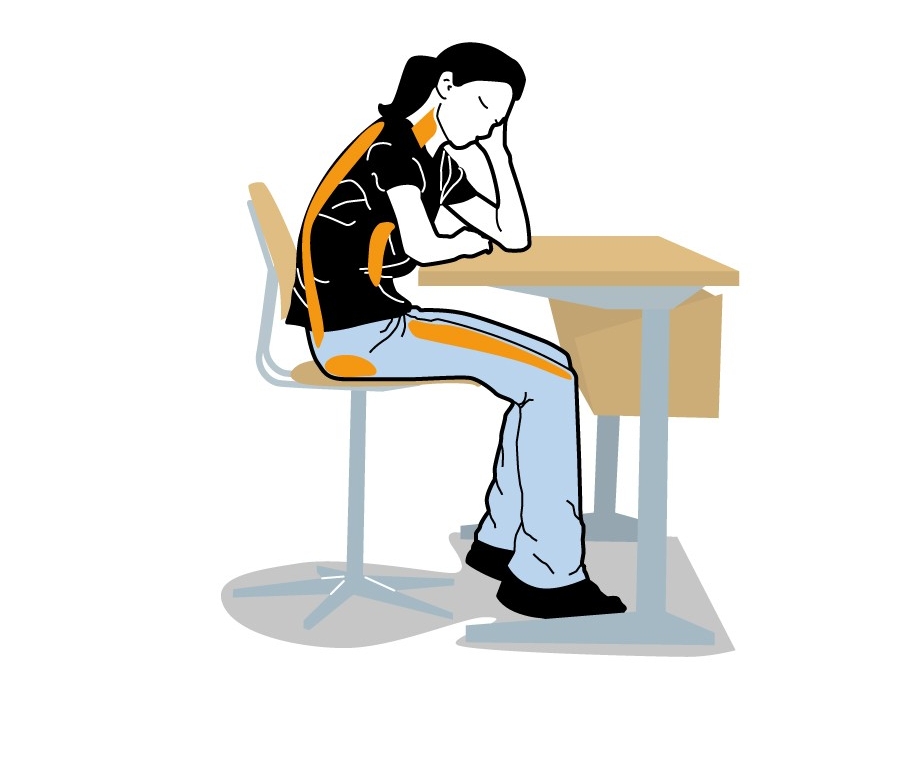 L’illustration montre une personne assise à un bureau. En cas de position assise prolongée, les muscles indiqués en orange ont tendance à se relâcher.