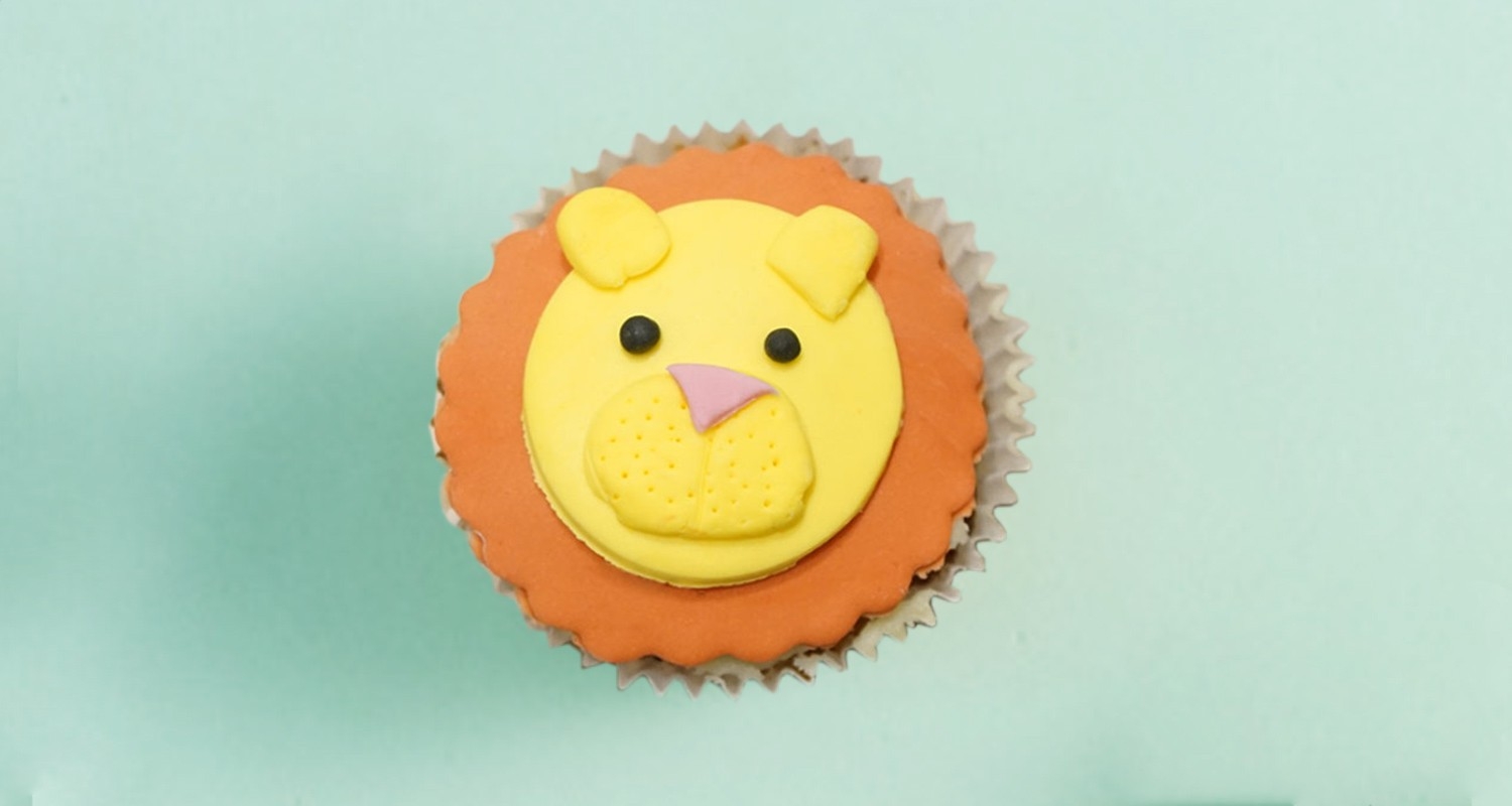 Cupcake motif lion en pâte à sucre