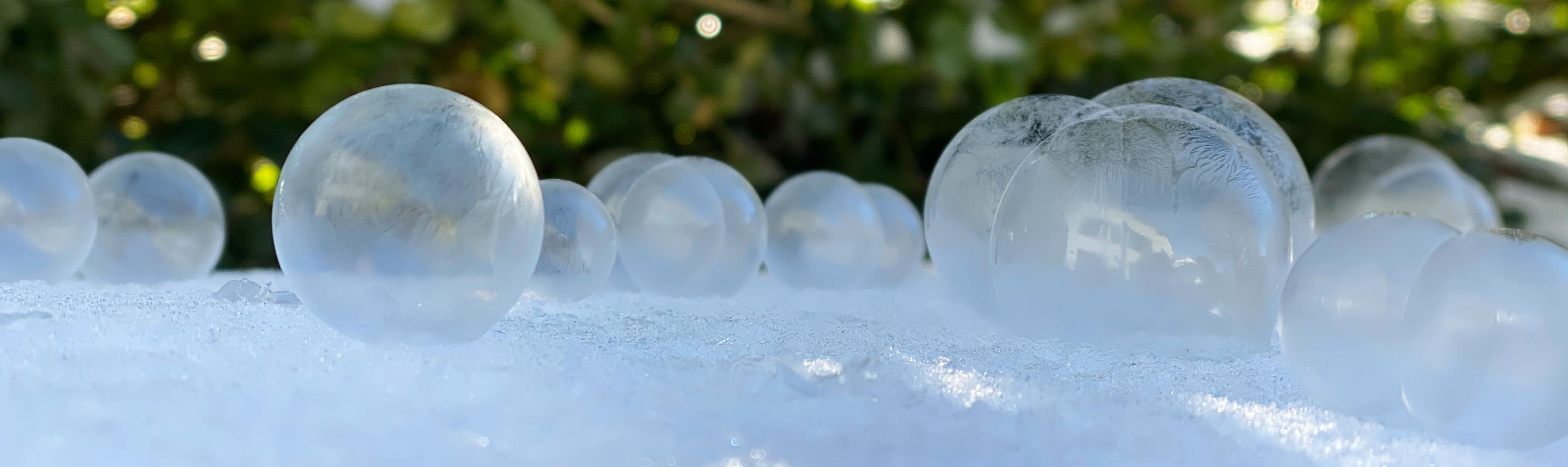 Des bulles de savon gelées en hiver 