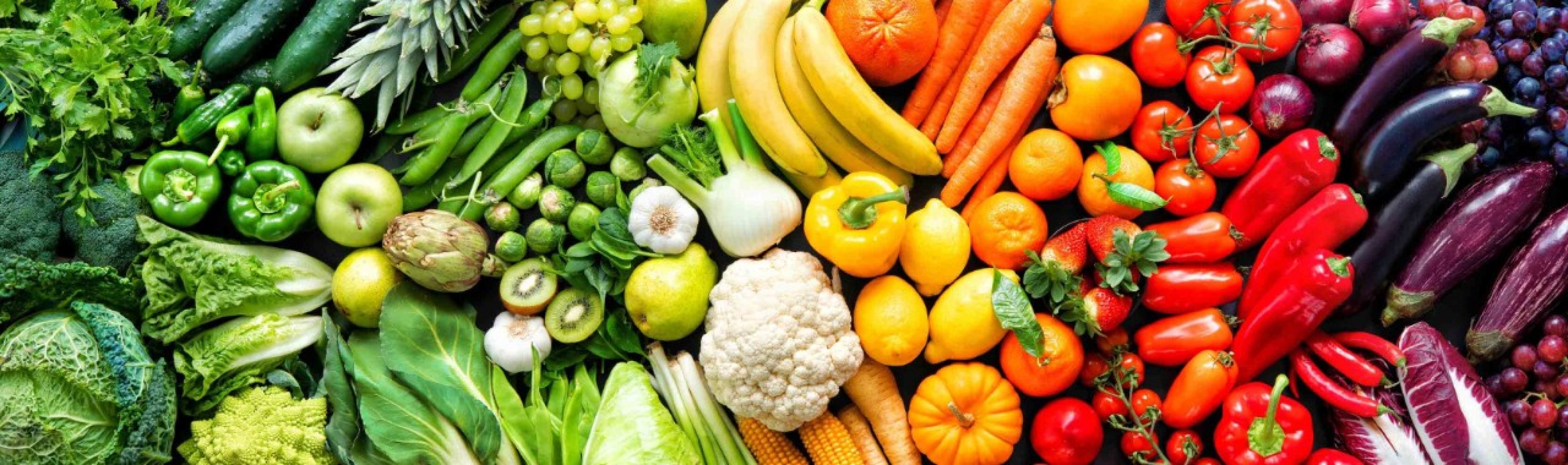 Vivre plus sainement? Une bonne hygiène de vie passe par une alimentation saine. Les fruits et légumes frais, déclinés dans toute leur gamme de formes et de couleurs, nous ouvrent l’appétit.