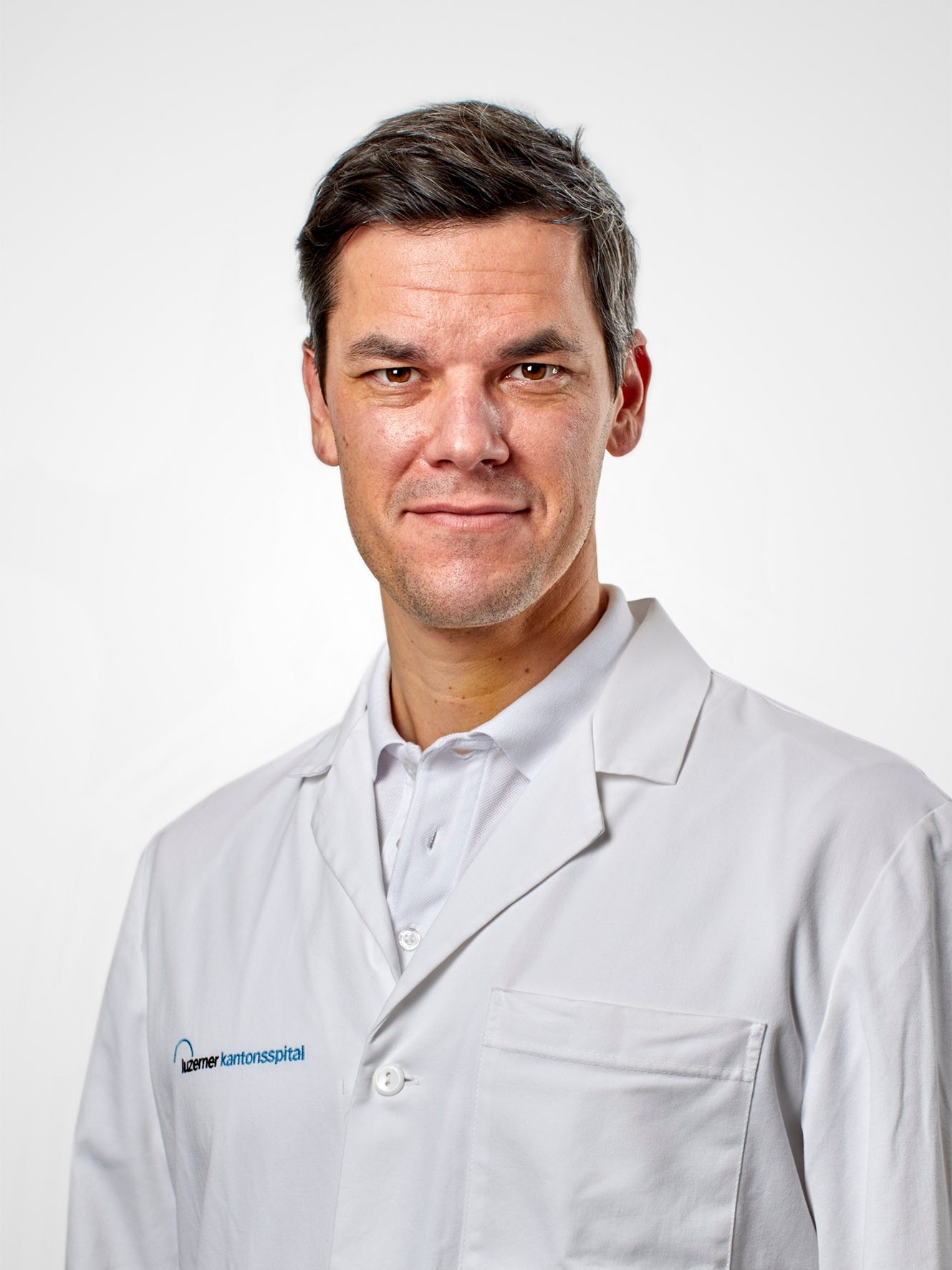 Björn-Christian Link, Dr méd. et privat-docent, est médecin-chef et directeur de la clinique d’orthopédie et de traumatologie de l’Hôpital cantonal de Lucerne (LUKS)