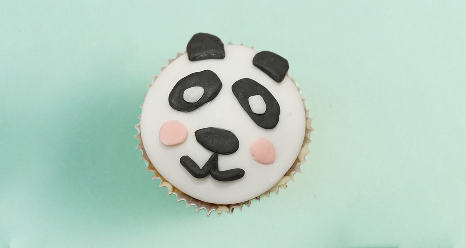 Decorazione cupcake panda di glassa fondente