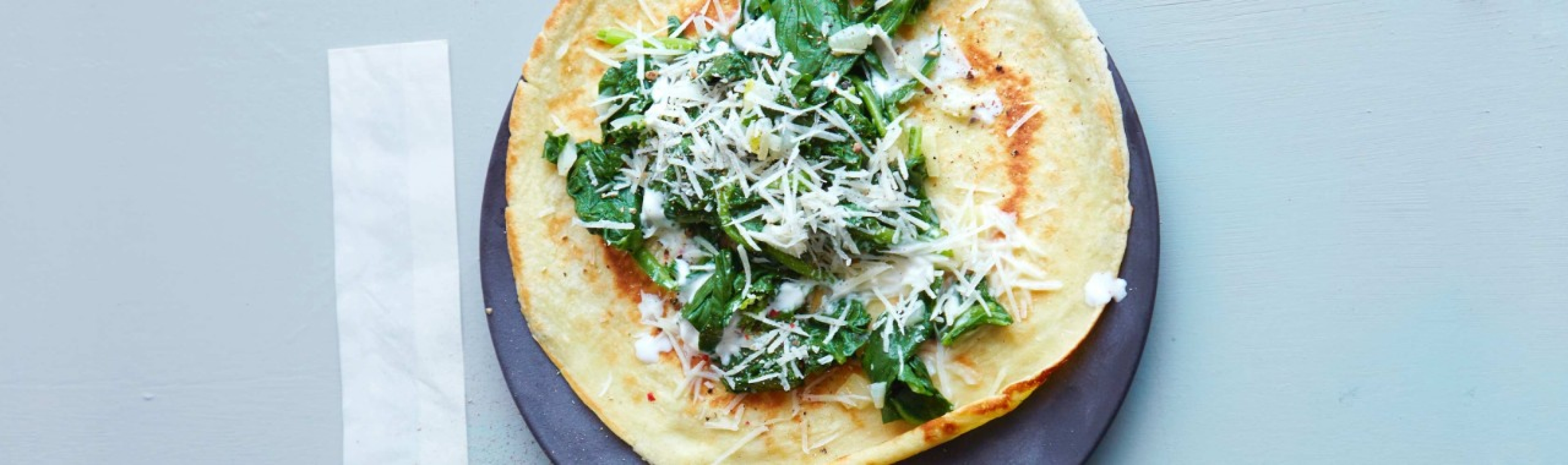 Omelette con spinaci e formaggio