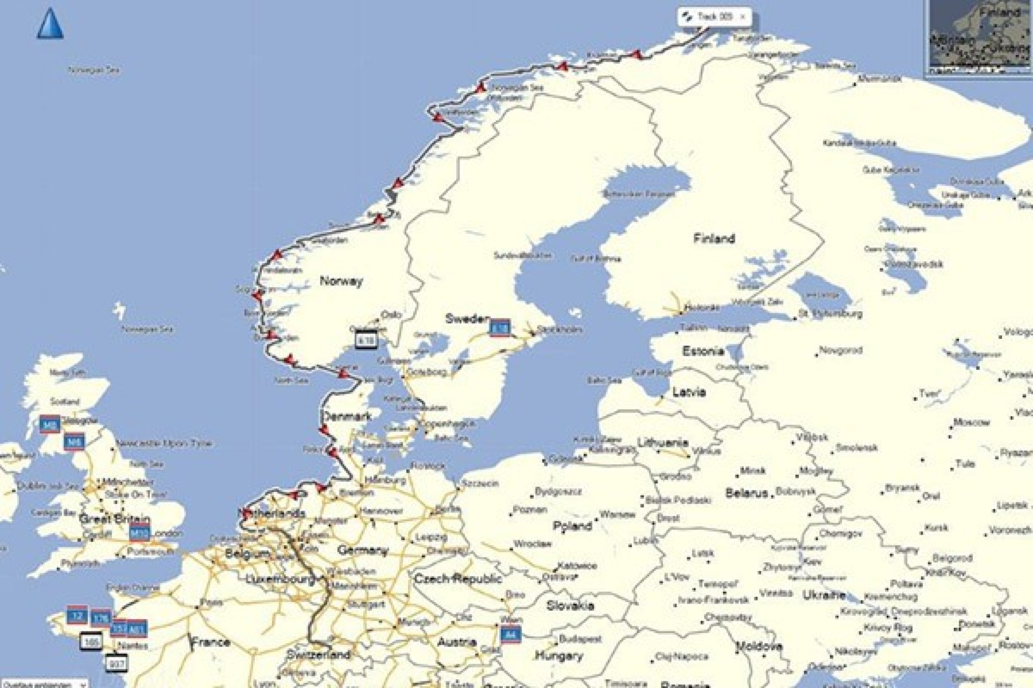 Una carta geografica illustra il tragitto percorso in bicicletta da Capo Nord alla Svizzera.